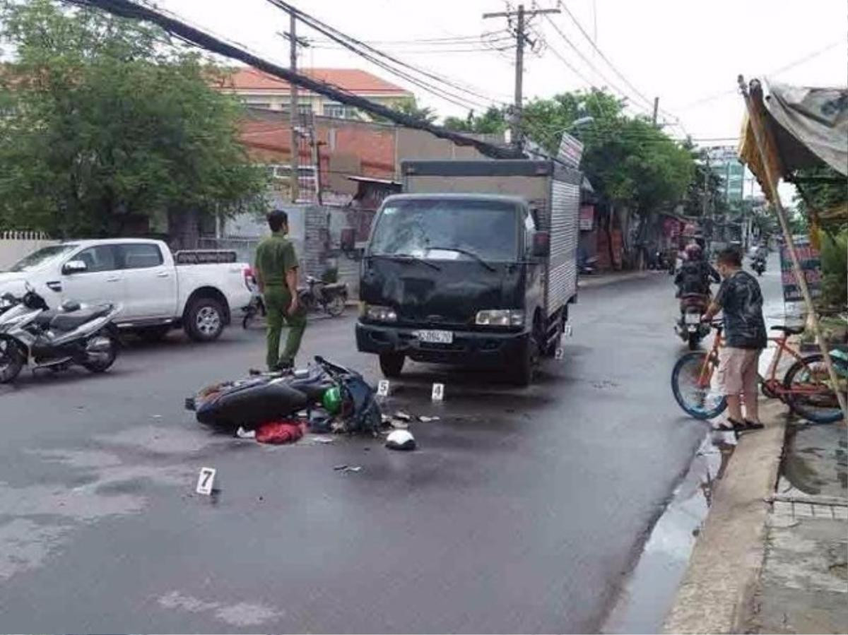 Vung rựa chém 'vợ hờ' đến tử vong, đối tượng lao ra đường đâm đầu vào xe tải tự tử Ảnh 1