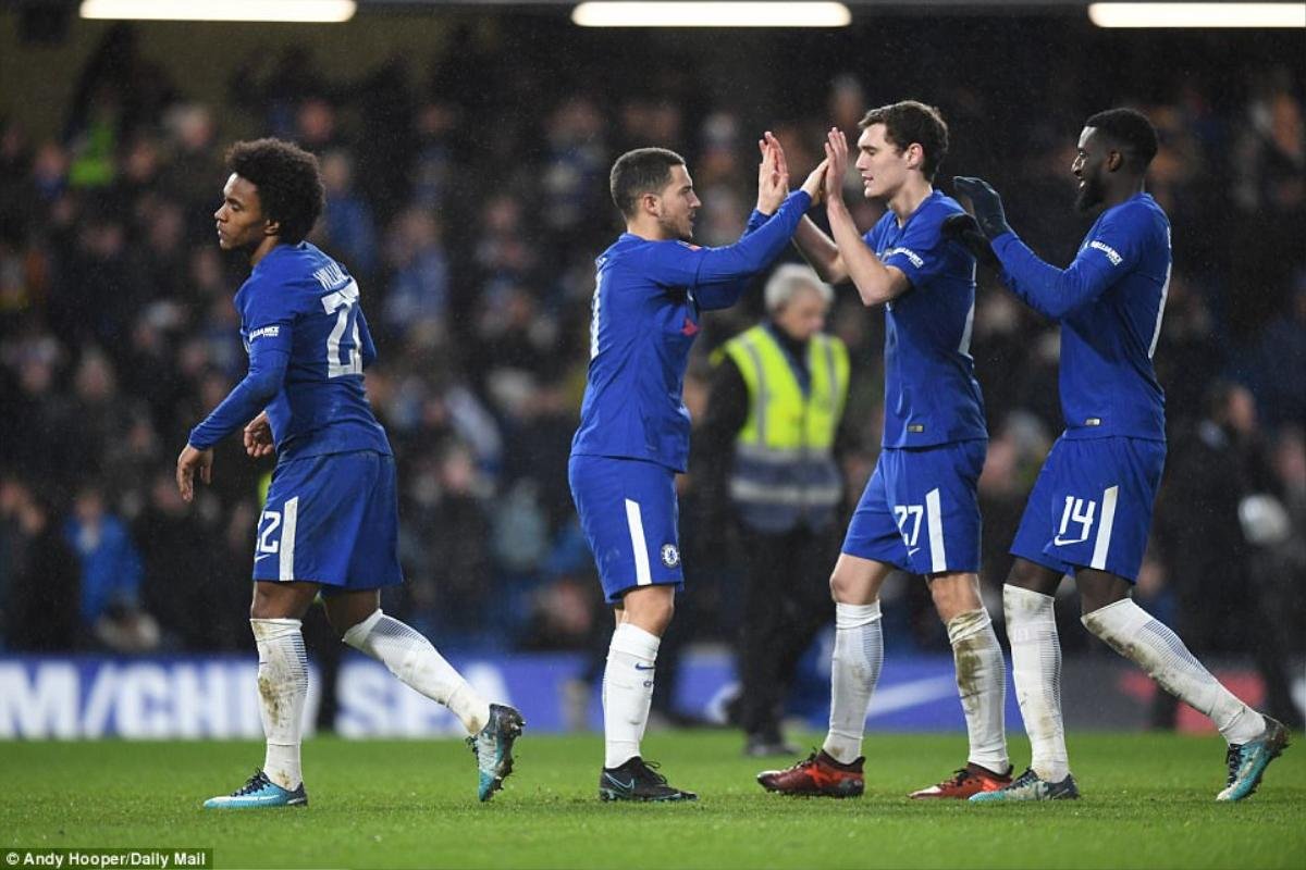 Chelsea bị đuổi 2 người vì ăn vạ lộ liễu, HLV Conte vẫn nổi đóa với trọng tài Ảnh 3