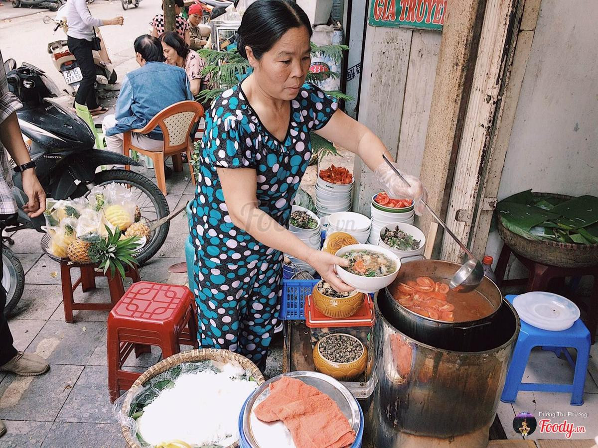 Dạo chơi ở Hà Nội, nổi hứng muốn ăn bún ốc thì phải đến chỗ nào thưởng thức mới là chuẩn vị? Ảnh 2