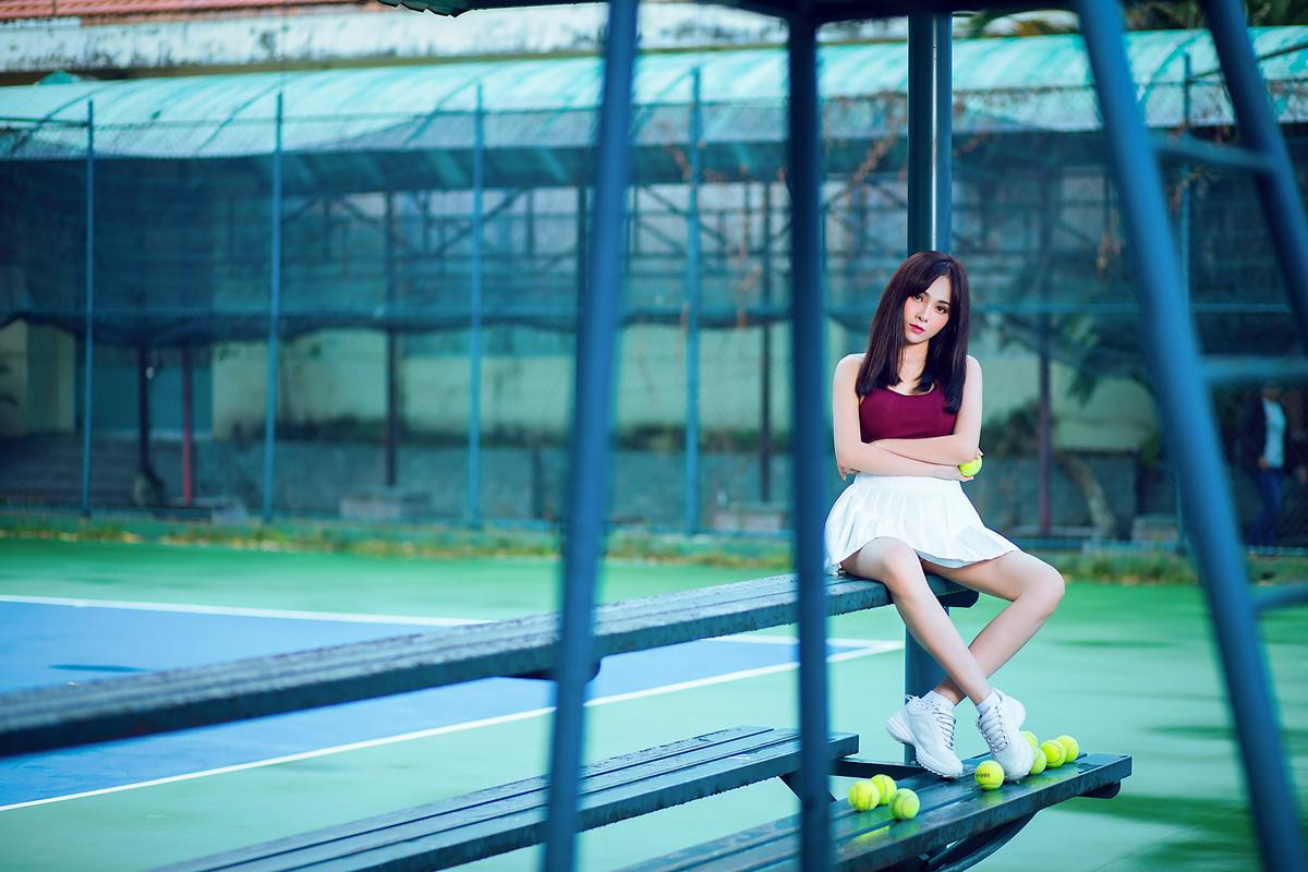 Trưởng nhóm SGirls chọn phong cách sporty làm 'thiên thần' trên sân golf Ảnh 1