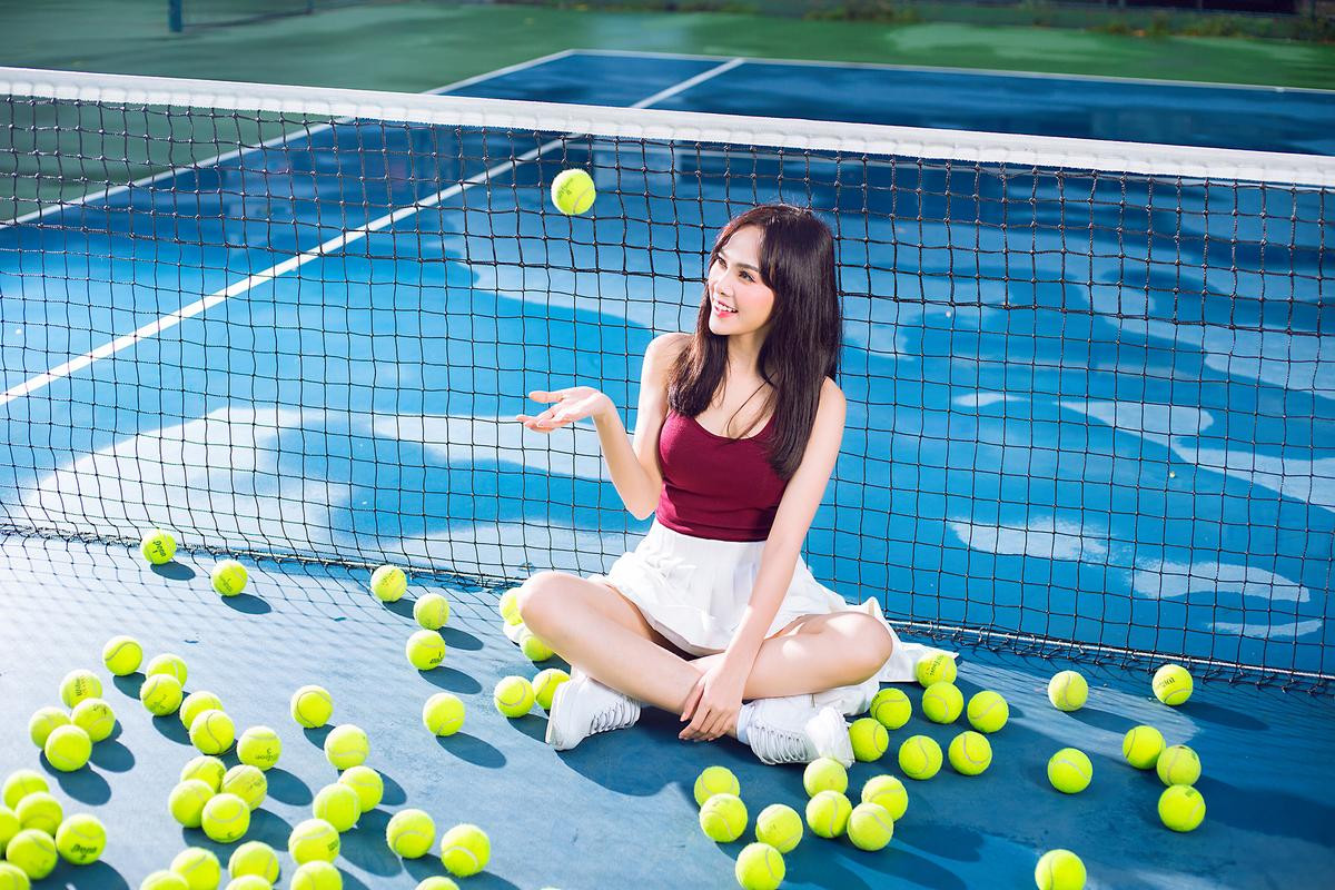 Trưởng nhóm SGirls chọn phong cách sporty làm 'thiên thần' trên sân golf Ảnh 3