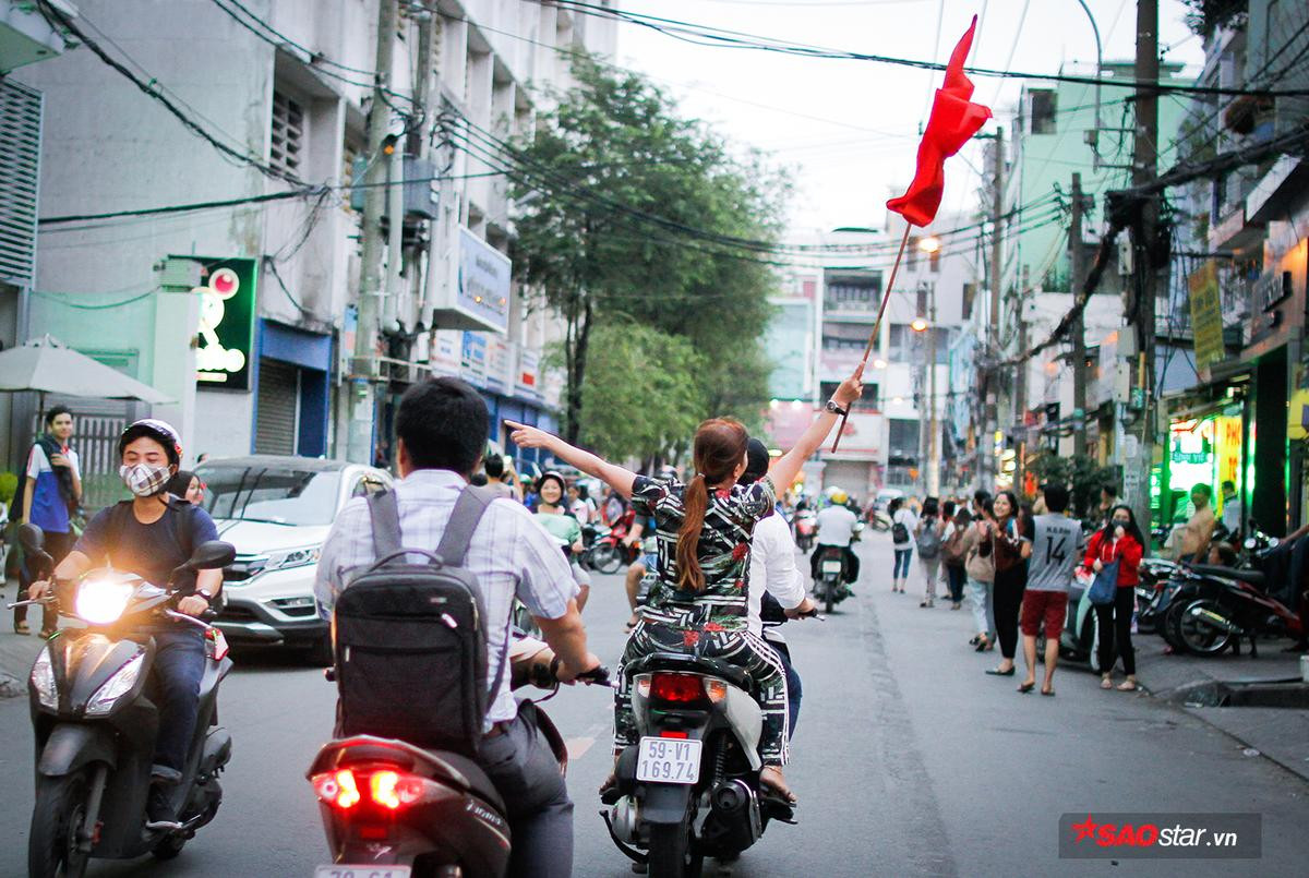 Nhìn lại những khoảnh khắc đẹp này để thấy, U23 Việt Nam đã khiến mọi người xích lại gần nhau như thế nào Ảnh 11