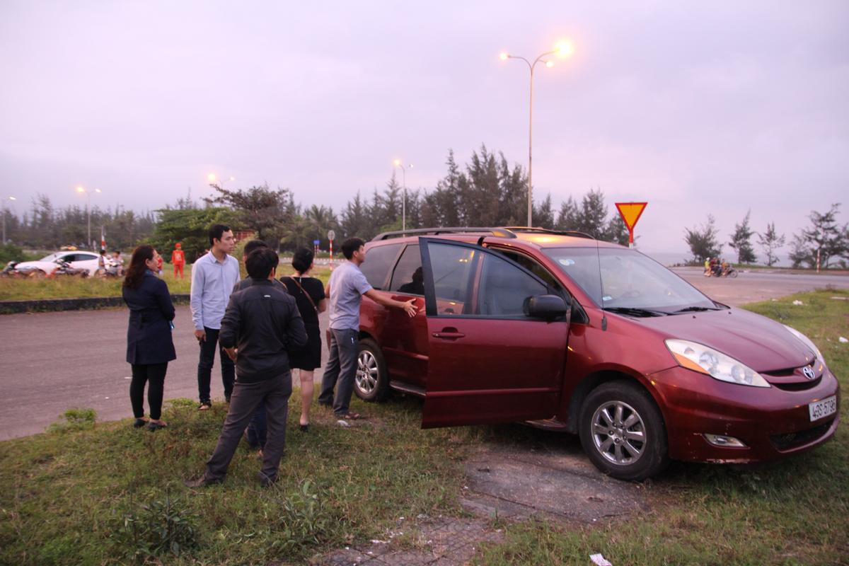 Tài xế khống chế nữ kế toán, cướp 200 triệu đồng khai do nợ tiền cá độ bóng đá Ảnh 1