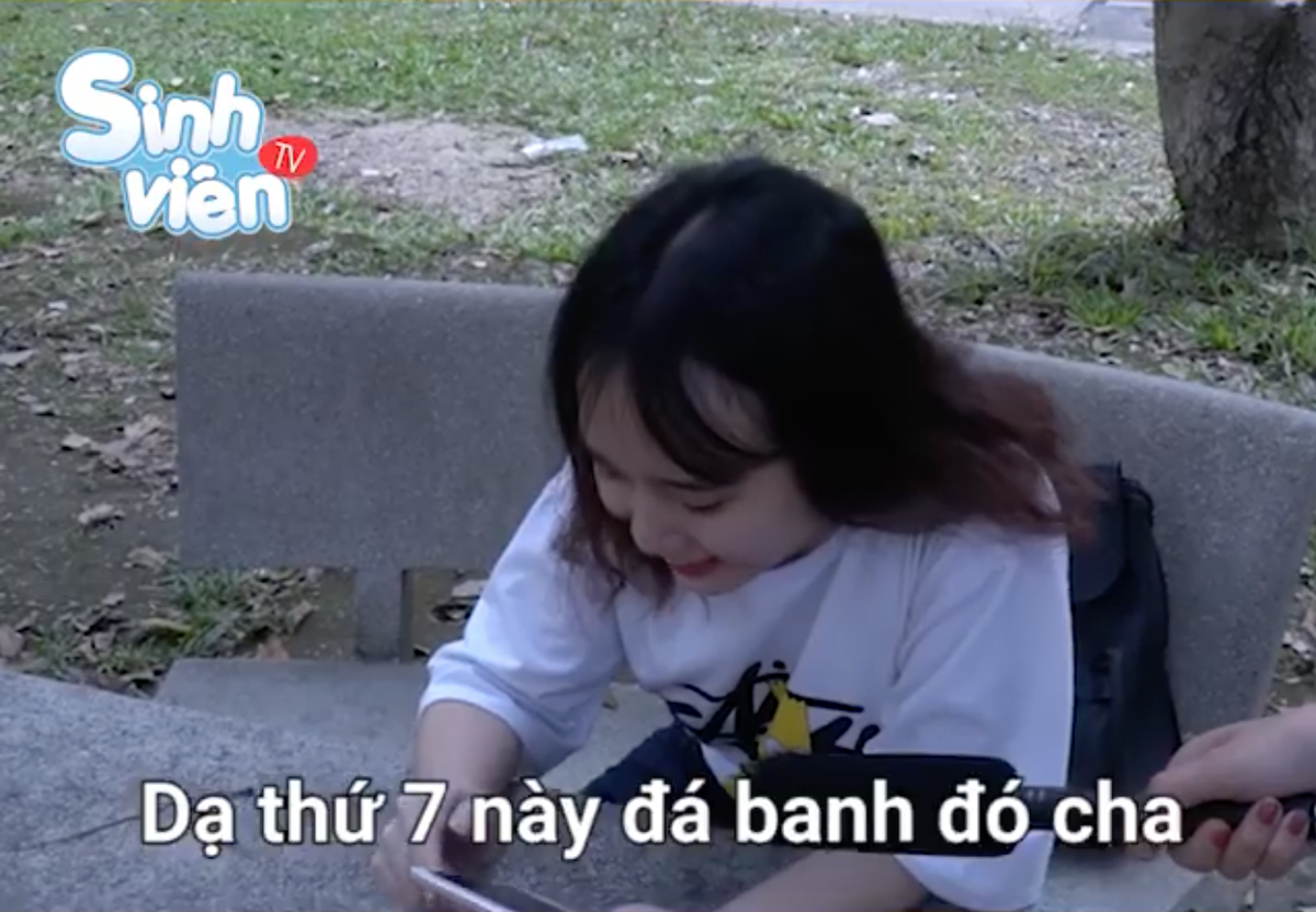 Clip: Gọi điện cho cha xin bỏ thi để xem U23 Việt Nam đá chung kết, nữ sinh bị mắng 'té tát' Ảnh 1