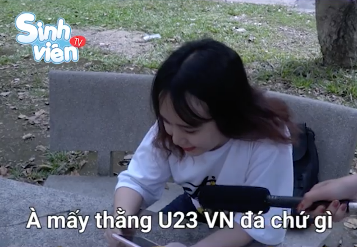 Clip: Gọi điện cho cha xin bỏ thi để xem U23 Việt Nam đá chung kết, nữ sinh bị mắng 'té tát' Ảnh 2