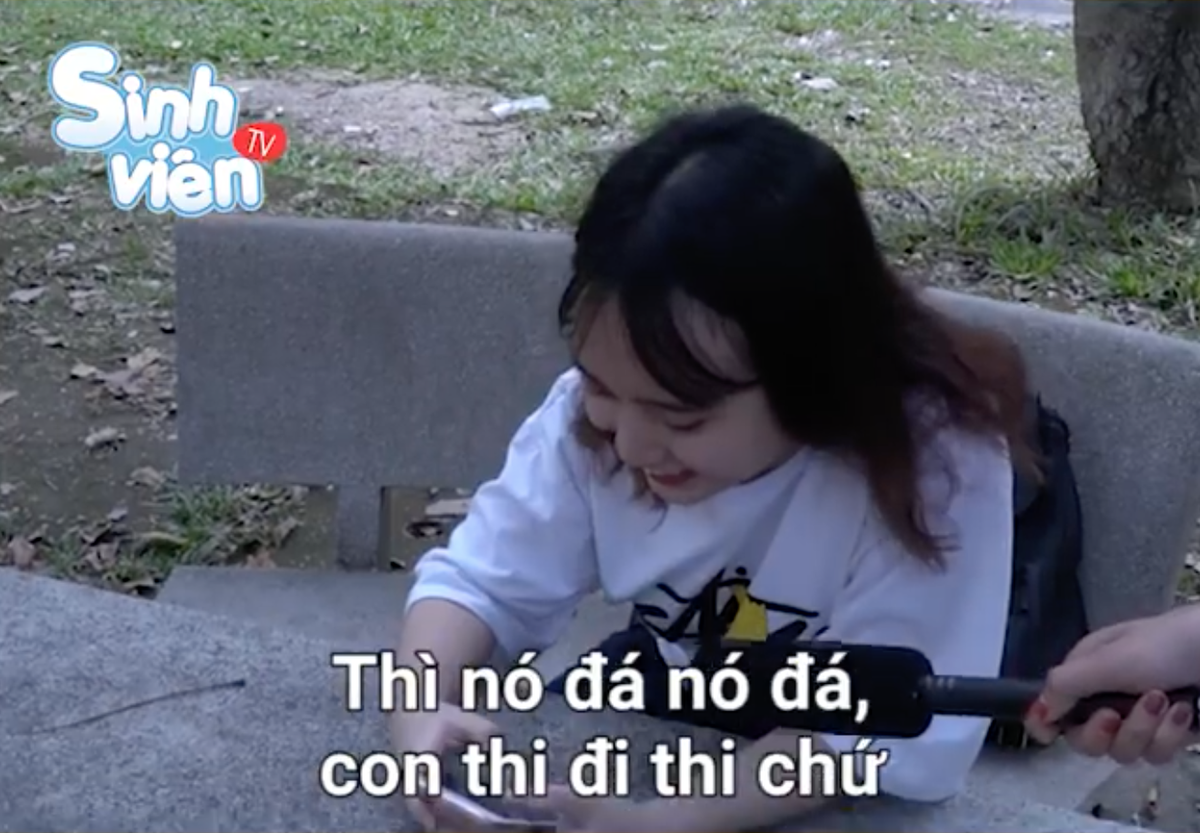 Clip: Gọi điện cho cha xin bỏ thi để xem U23 Việt Nam đá chung kết, nữ sinh bị mắng 'té tát' Ảnh 3