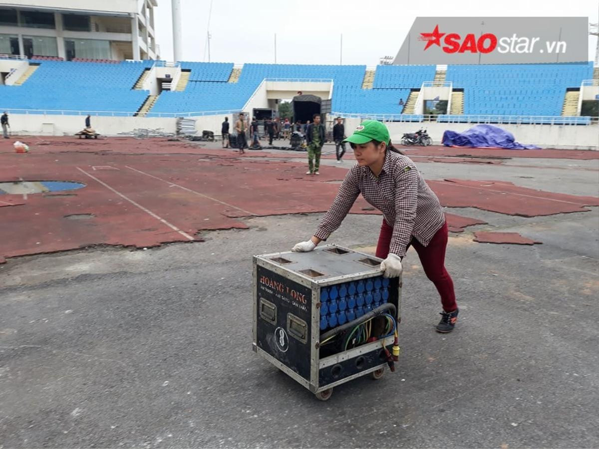 Hà Nội khẩn trương lắp màn hình 'khủng' phục vụ người dân theo dõi U23 Việt Nam đá trận chung kết Ảnh 11