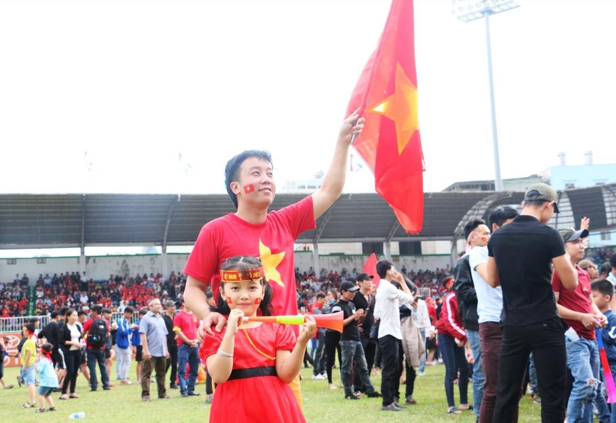 Báo chí Trung Quốc 'phát hoảng' vì người dân Việt Nam đổ xuống đường cổ vũ U23 Việt Nam Ảnh 6