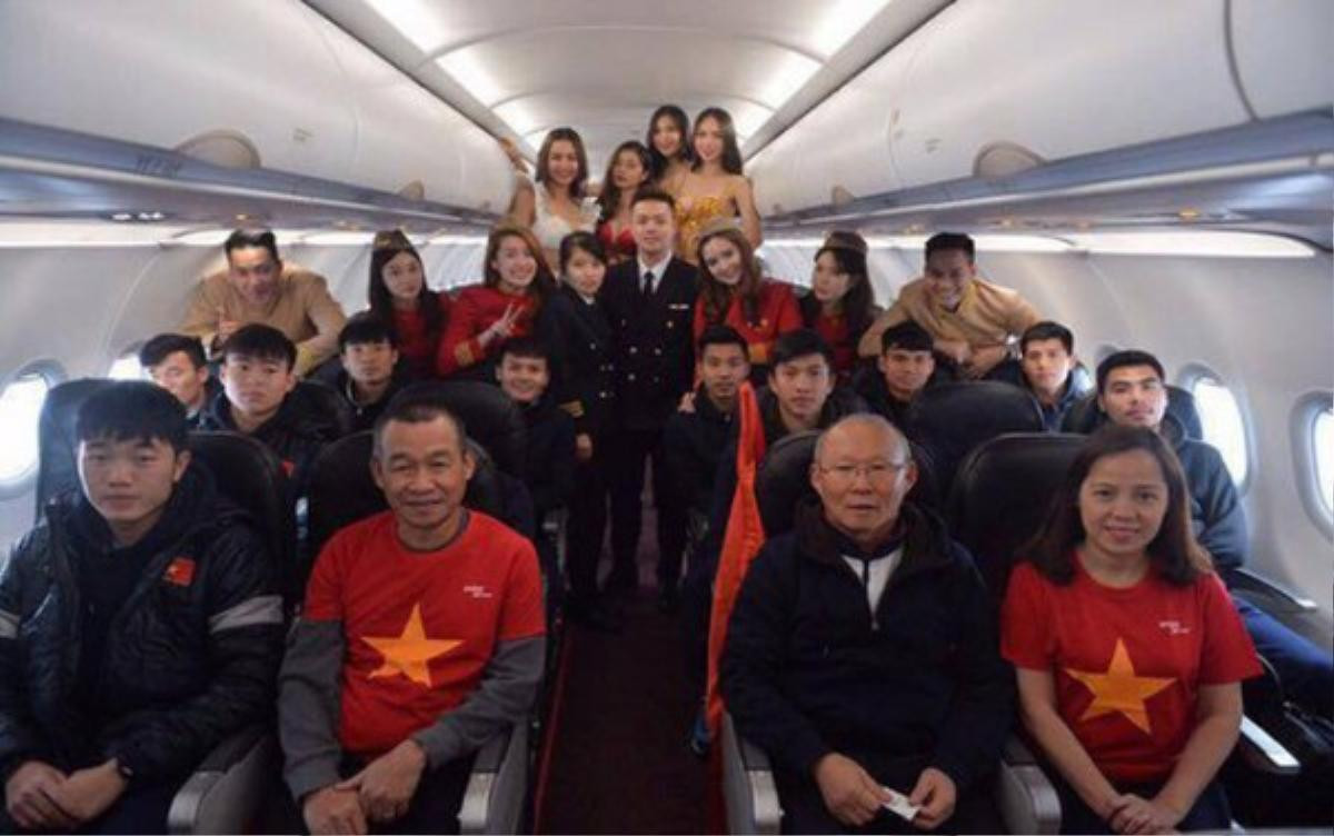 Màn trình diễn bikini của Vietjet Air trên chuyên cơ đón U23 Việt Nam: Bê bối Ảnh 1