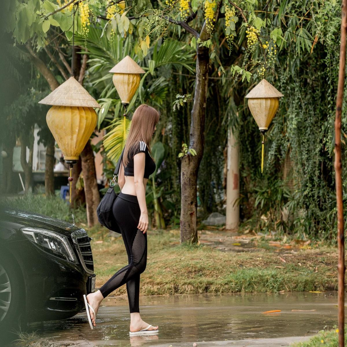 Xu hướng diện quần leggings ra phố tràn ngập từ sao Tây sang sao Việt Ảnh 15