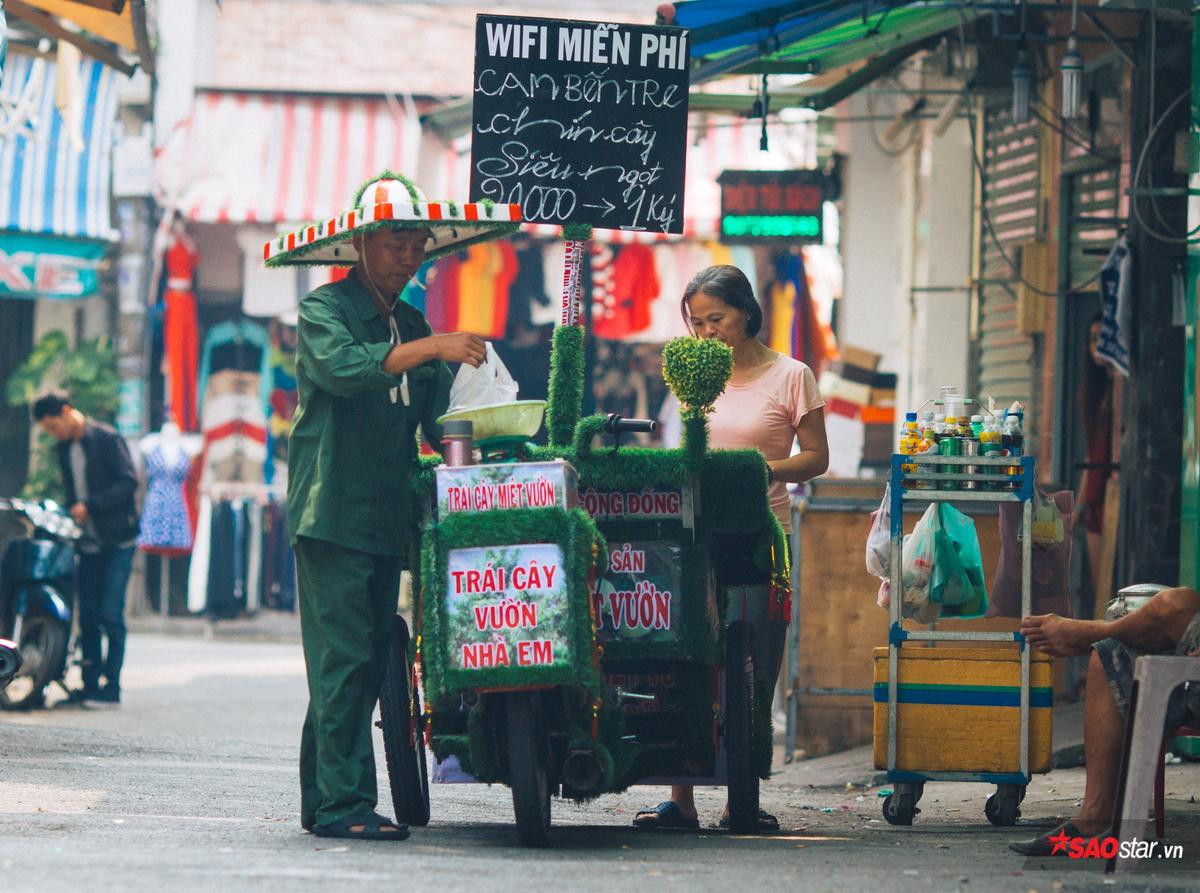 Chiếc xe hàng rong màu xanh chở đầy niềm vui của chàng trai miệt vườn dễ thương nhất Sài Gòn Ảnh 7