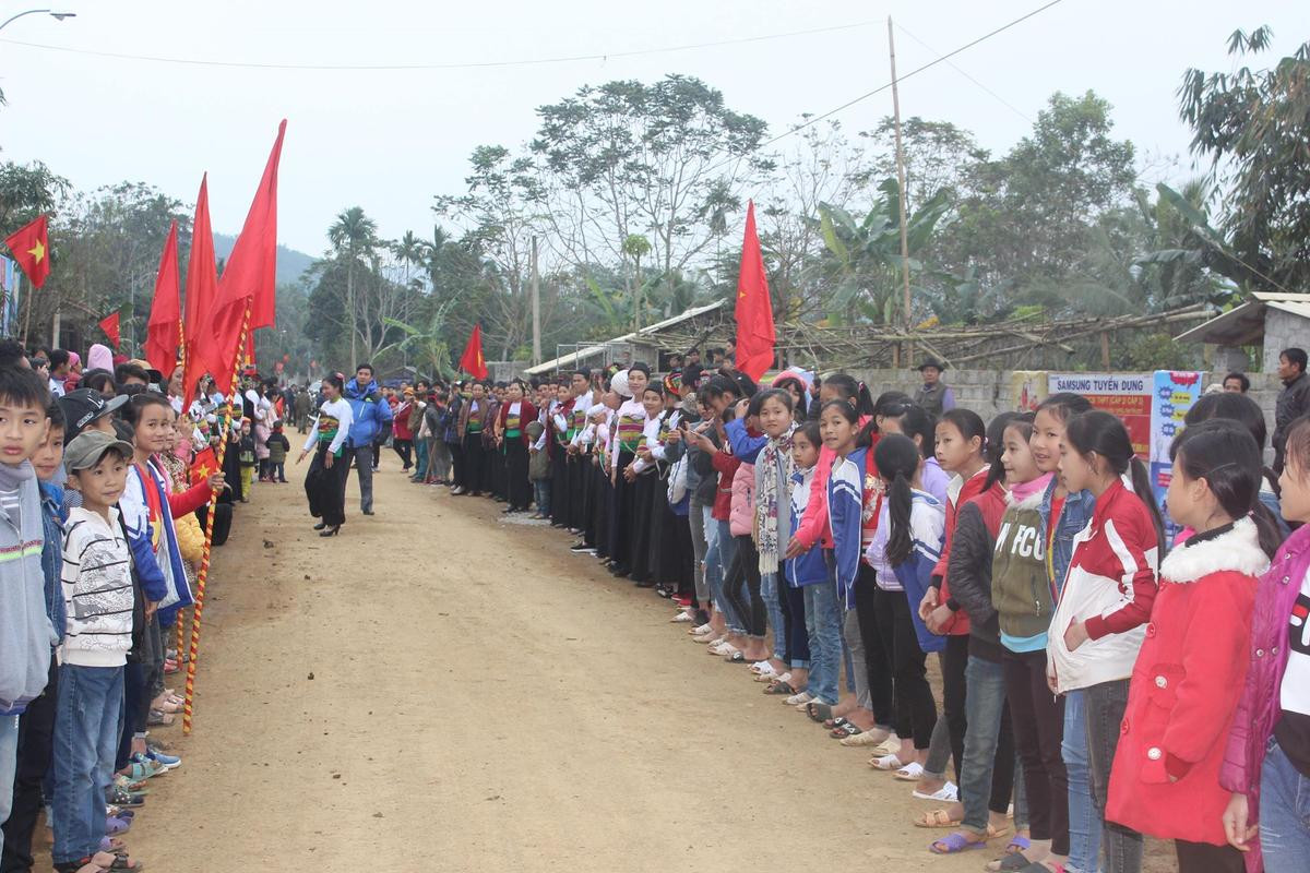 Người dân quê nhà mổ trâu đón anh em người hùng Bùi Tiến Dũng - Tết như đang về sớm nơi đây! Ảnh 4