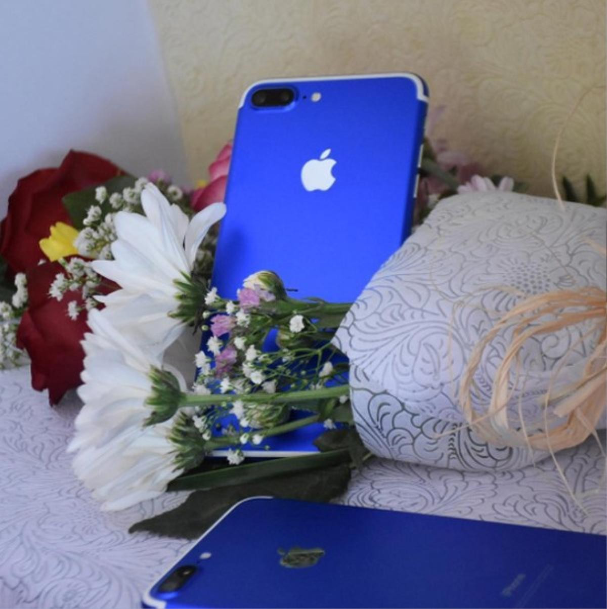 Nhìn những chiếc iPhone đẹp sang chảnh thế này đủ thấy ở Dubai mọi thứ xa hoa đến mức nào Ảnh 3