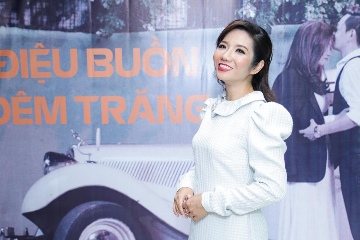 Giữa không khí mừng xuân, Tuấn Tú bolero 'chơi ngược' khi tung MV buồn da diết Ảnh 2