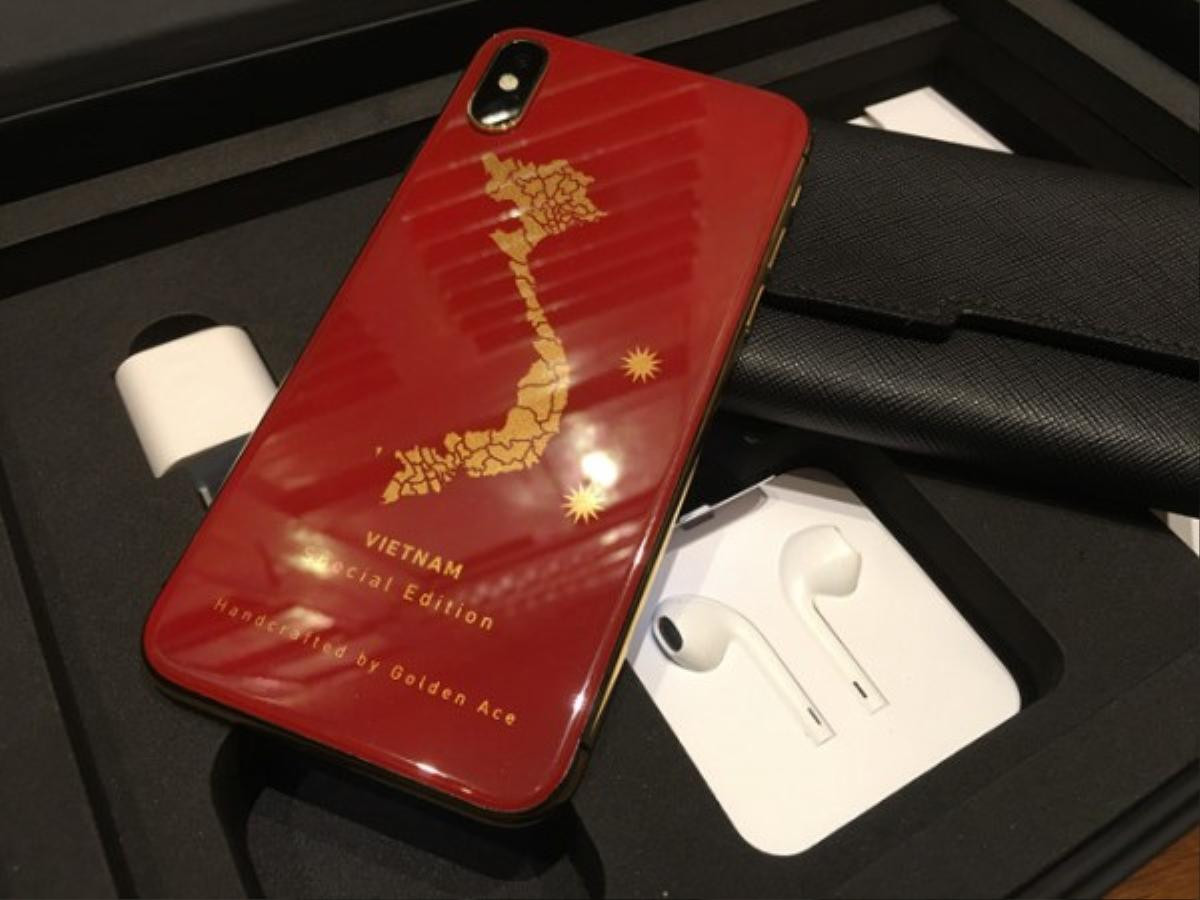 iPhone X màu đỏ với bản đồ Việt Nam phủ bột vàng 24K đẹp ấn tượng, giá 63 triệu đồng Ảnh 1