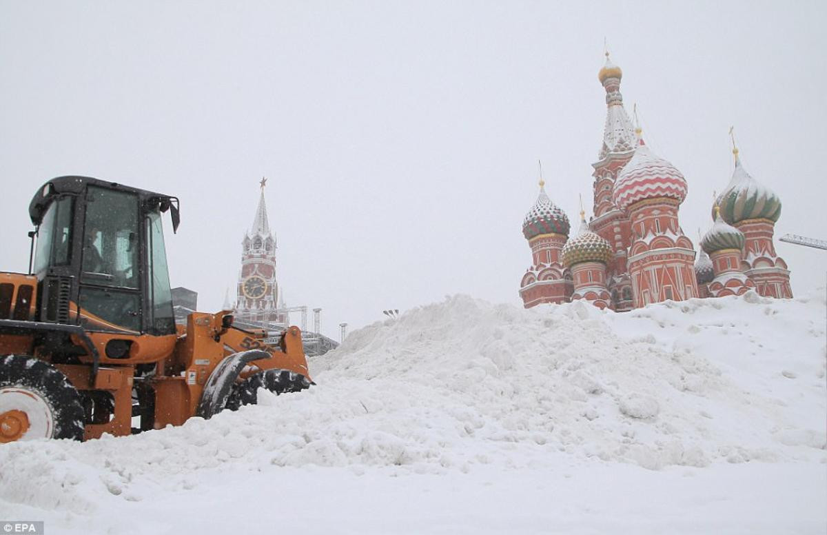 Moscow trắng tuyết, trăm năm mới có một lần tuyết rơi dày như thế này Ảnh 3