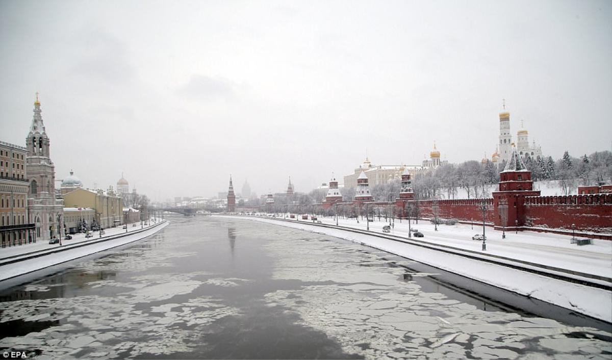 Moscow trắng tuyết, trăm năm mới có một lần tuyết rơi dày như thế này Ảnh 7