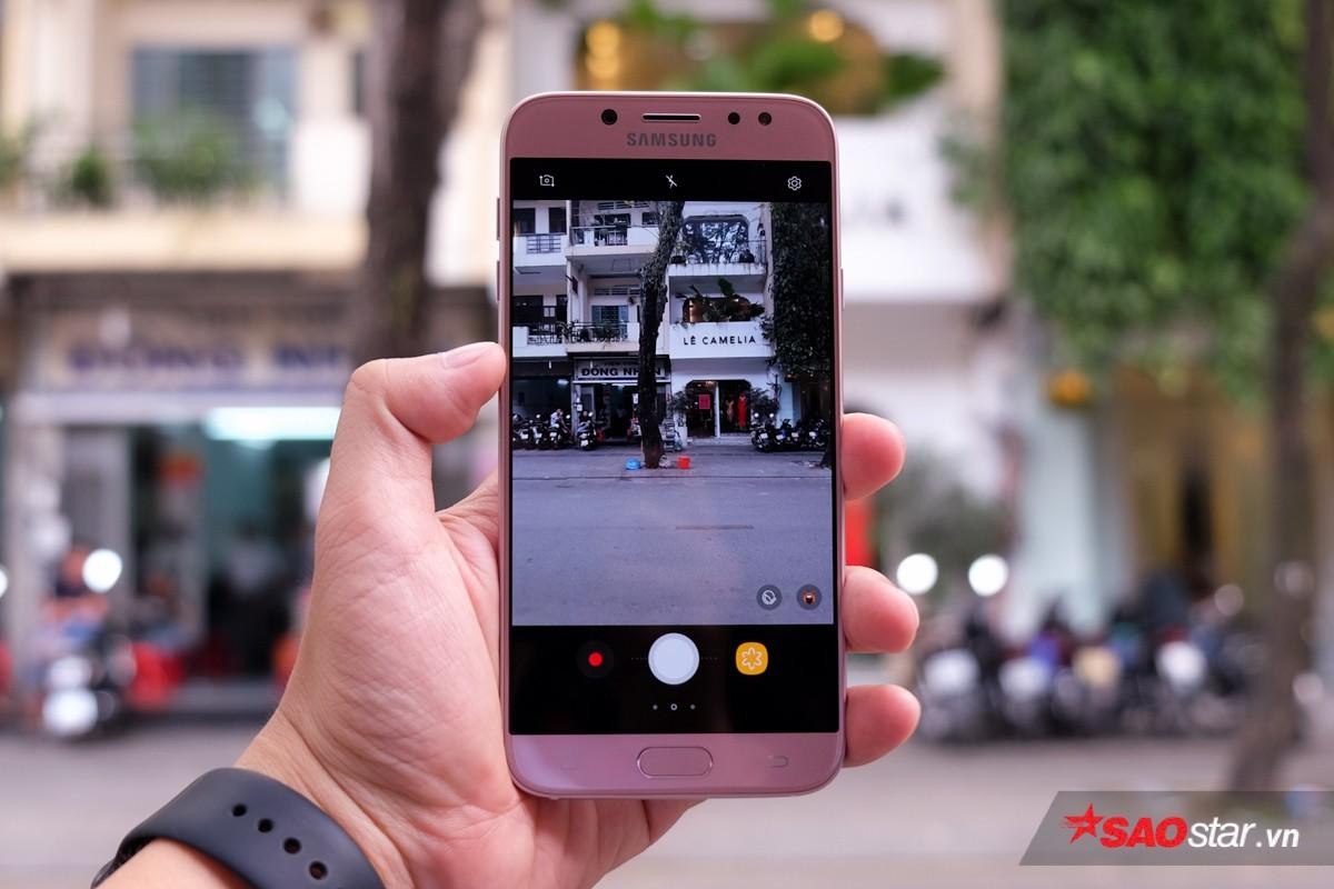 Trên tay Galaxy J7 Pro màu hồng: Đẹp nhẹ nhàng và nữ tính, khó có thể cầm lòng! Ảnh 11