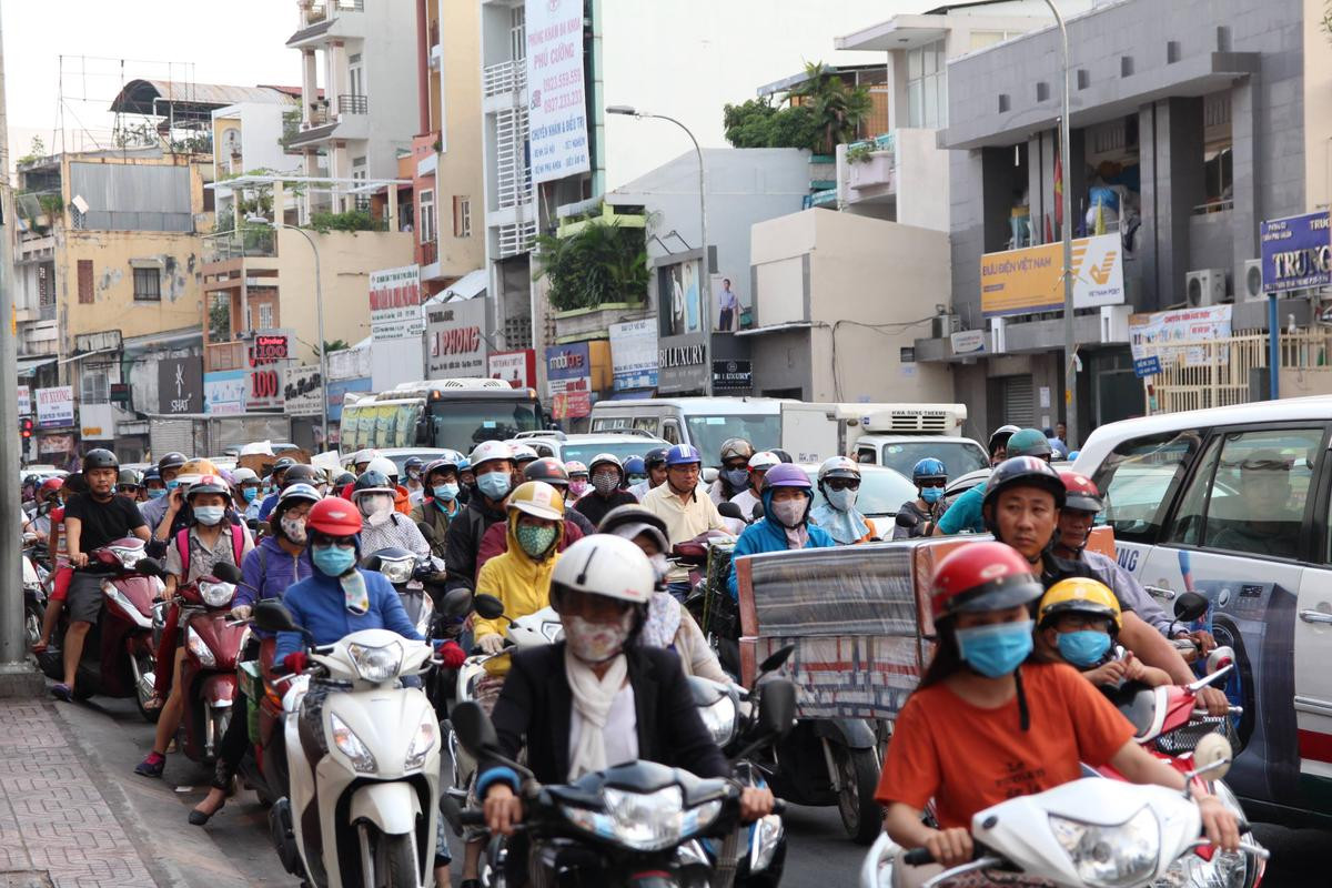 Người khuyết tật nguy kịch sau va chạm với xe bồn Ảnh 3