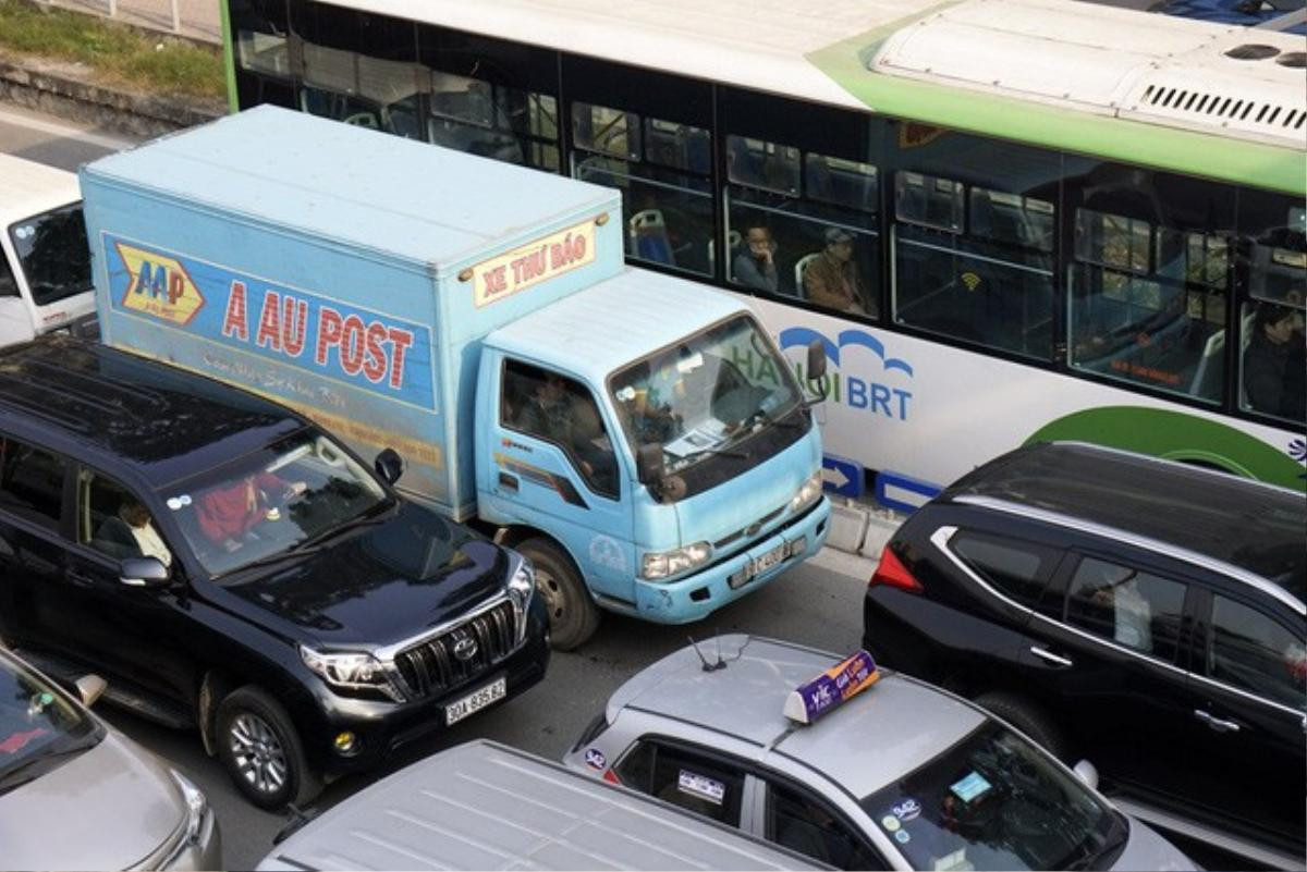 Buýt nhanh BRT trong những ngày giao thông cận Tết 'căng như dây đàn' Ảnh 4