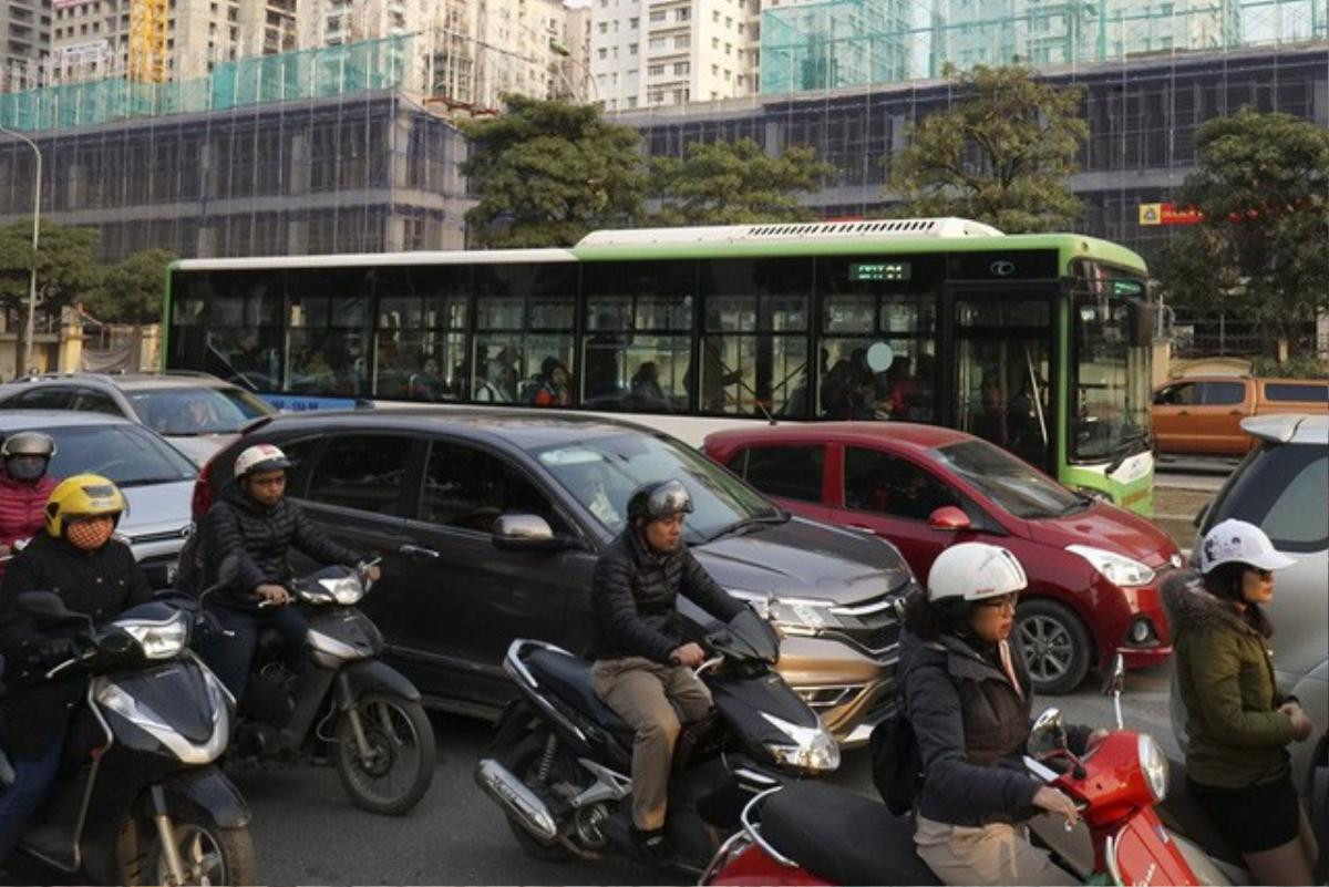 Buýt nhanh BRT trong những ngày giao thông cận Tết 'căng như dây đàn' Ảnh 6