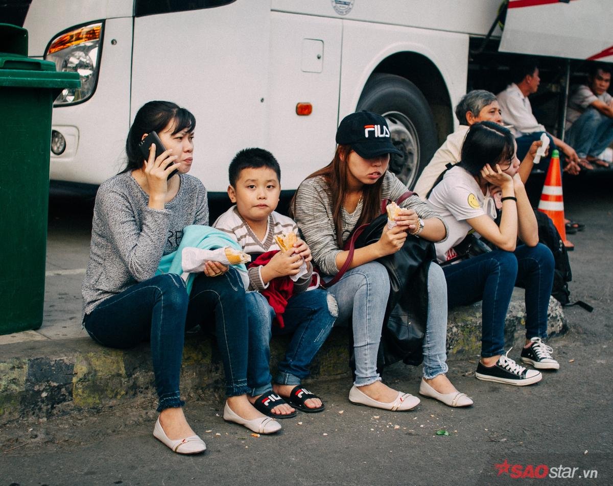 Nhìn những hình ảnh này mới thấy, đường về quê ăn Tết thật gian nan! Ảnh 3