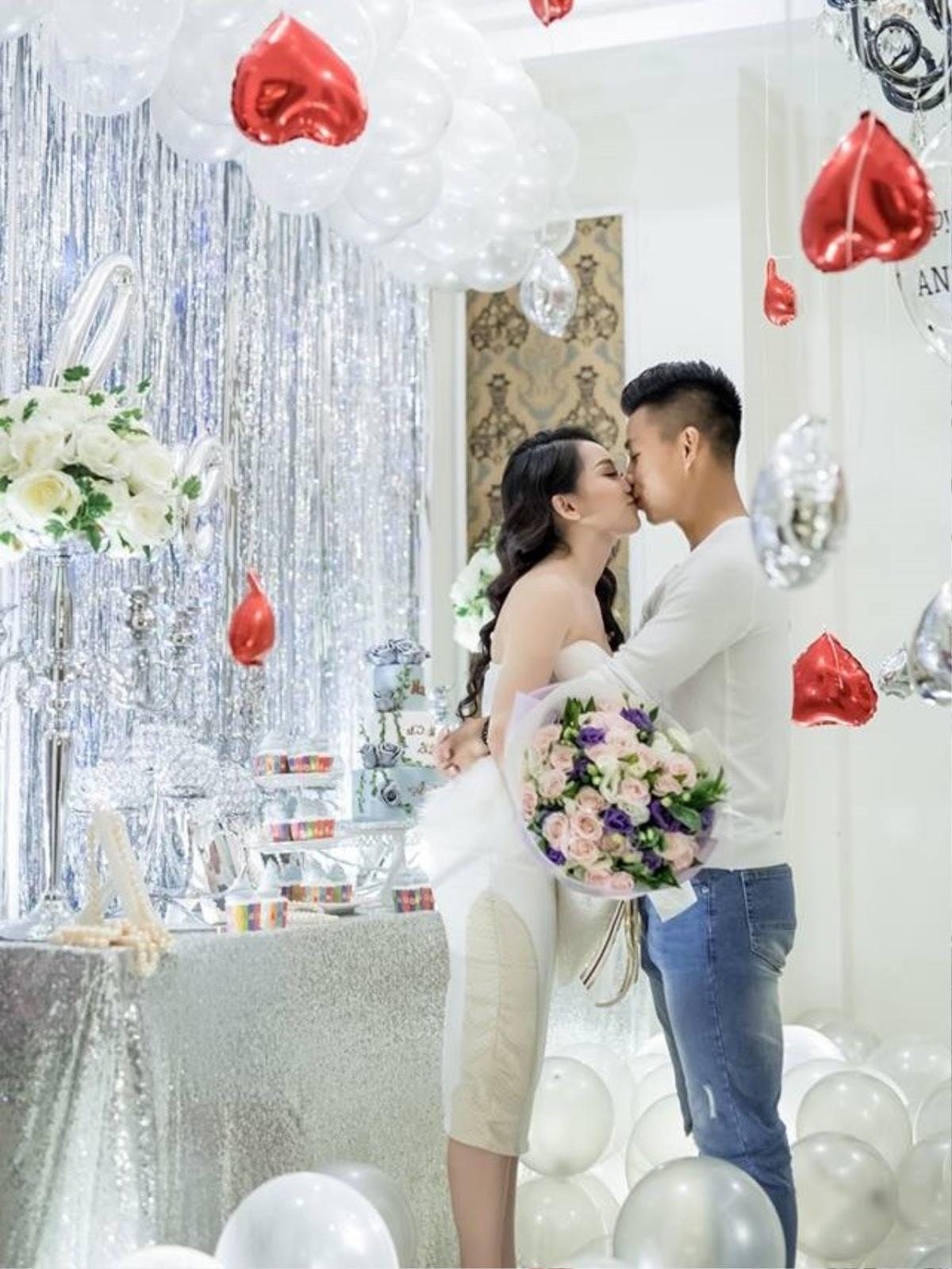 Fan nữ 'đòi chết' vì Vũ Văn Thanh tặng 'quà nhỏ' Valentine cho bạn gái Ảnh 3