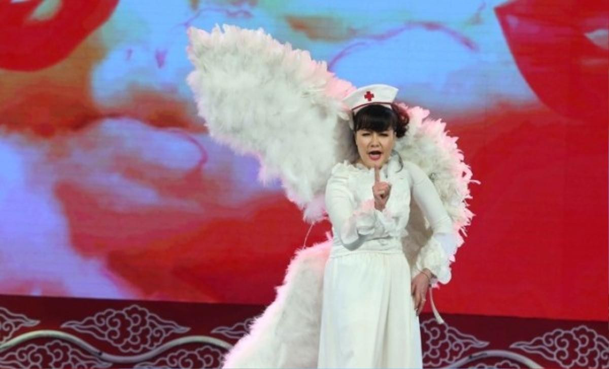 'Táo Quân 2018': Quang Thắng 'đá đểu' màn đón U23 phản cảm của Vietjet, Minh Vượng catwalk với nhạc Chi Pu Ảnh 7