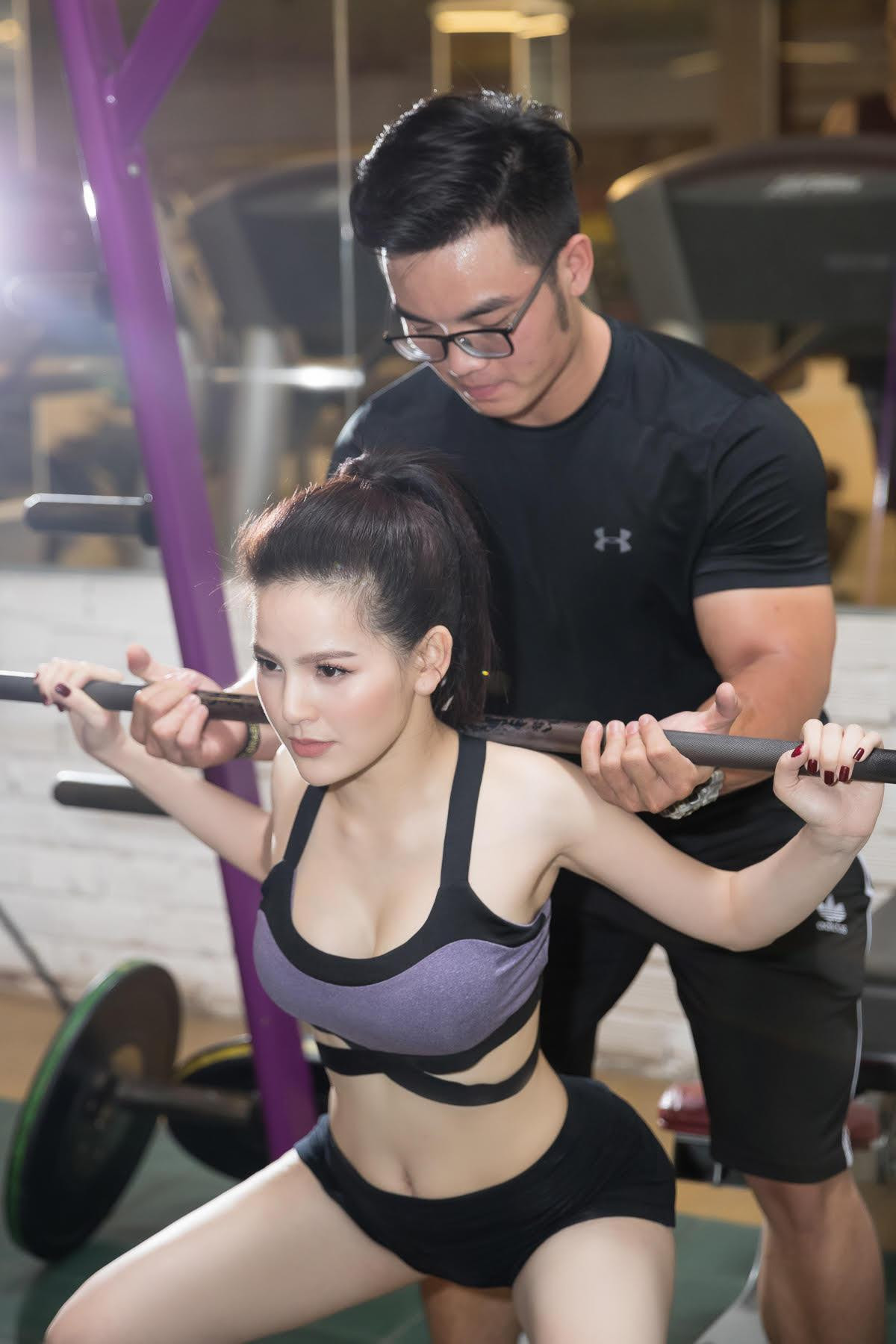 'Đốt mắt' với bộ ảnh phòng gym nóng bỏng của 'Thánh nữ Mì Gõ” Trang Phi Ảnh 4