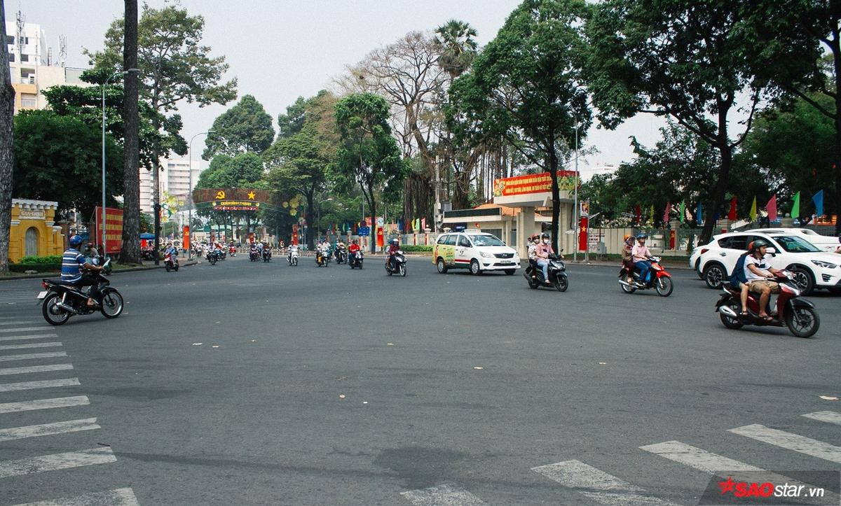 Không ồn ào vội vã, Sài Gòn - Hà Nội được trả lại vẻ yên bình trong ngày mùng 1 Tết Ảnh 2