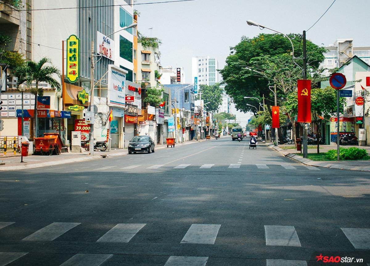 Không ồn ào vội vã, Sài Gòn - Hà Nội được trả lại vẻ yên bình trong ngày mùng 1 Tết Ảnh 7