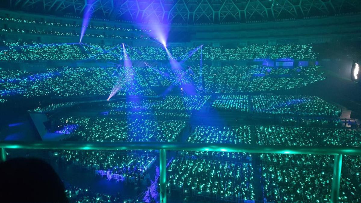 Concert trở lại của SHINee: Fan khóc nghẹn, sân khấu vẫn sáng đèn chờ Jonghyun Ảnh 8