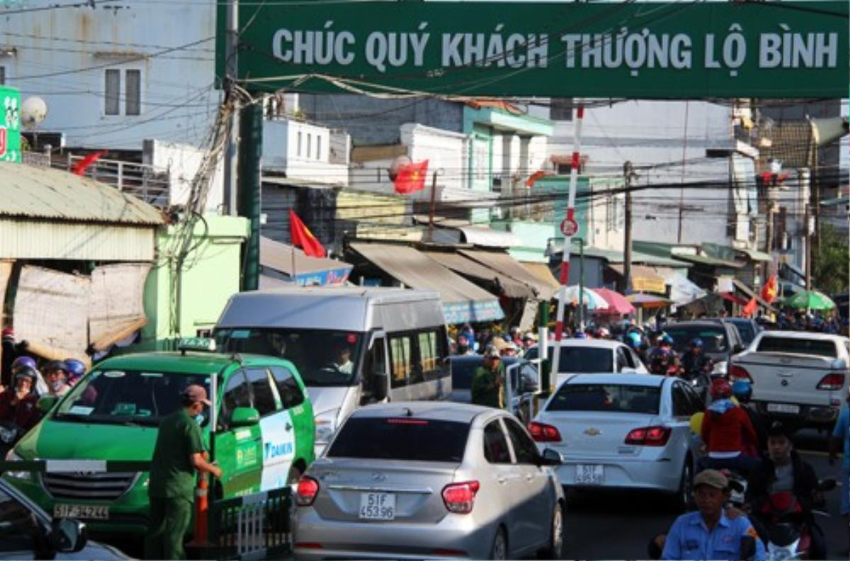 5 ô tô tông nhau trên cao tốc TP. HCM - Long Thành ngày cuối nghỉ Tết Ảnh 2