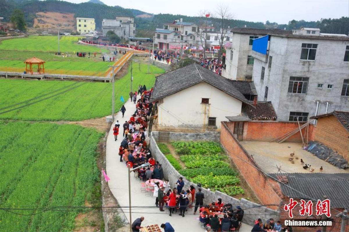 Choáng trước tiệc 'bách gia đoàn viên' với gần 3.000 người tham gia mừng năm mới Ảnh 1