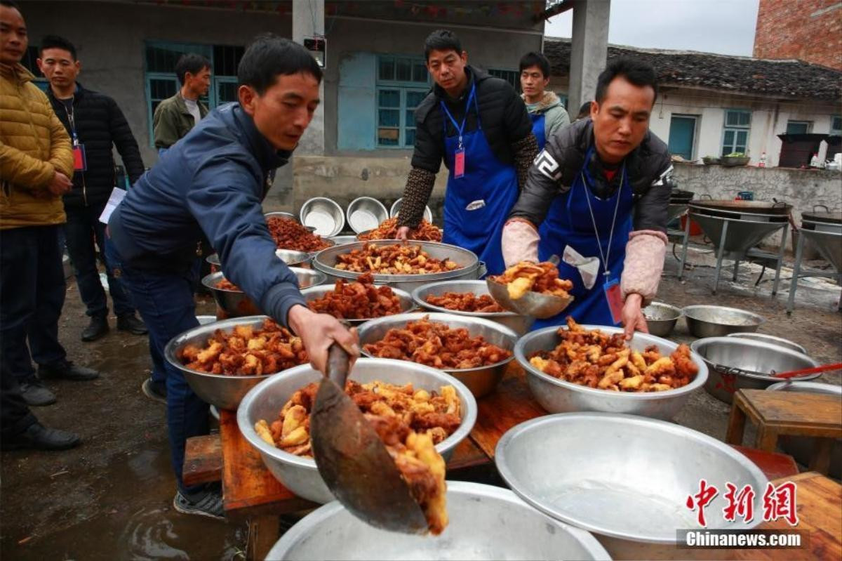 Choáng trước tiệc 'bách gia đoàn viên' với gần 3.000 người tham gia mừng năm mới Ảnh 4