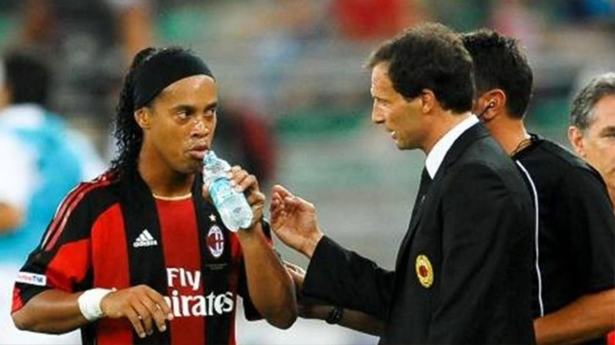 Ronaldinho: Những khoảnh khắc thiên tài và thác loạn tại AC Milan Ảnh 2