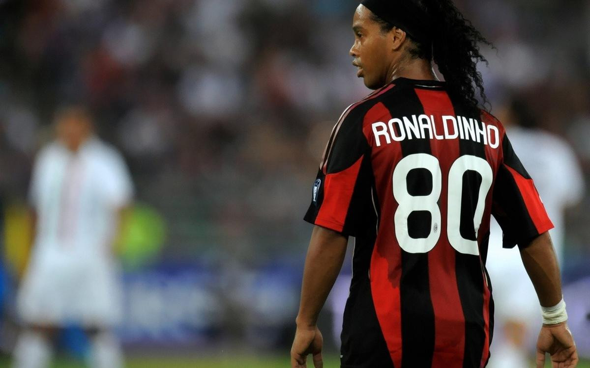 Ronaldinho: Những khoảnh khắc thiên tài và thác loạn tại AC Milan Ảnh 5