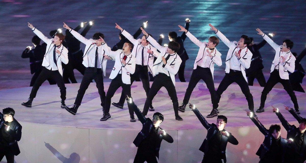 Chùm ảnh sân khấu lịch sử của EXO tại bế mạc Olympic: Có thể 'vi diệu' thế này sao! Ảnh 12