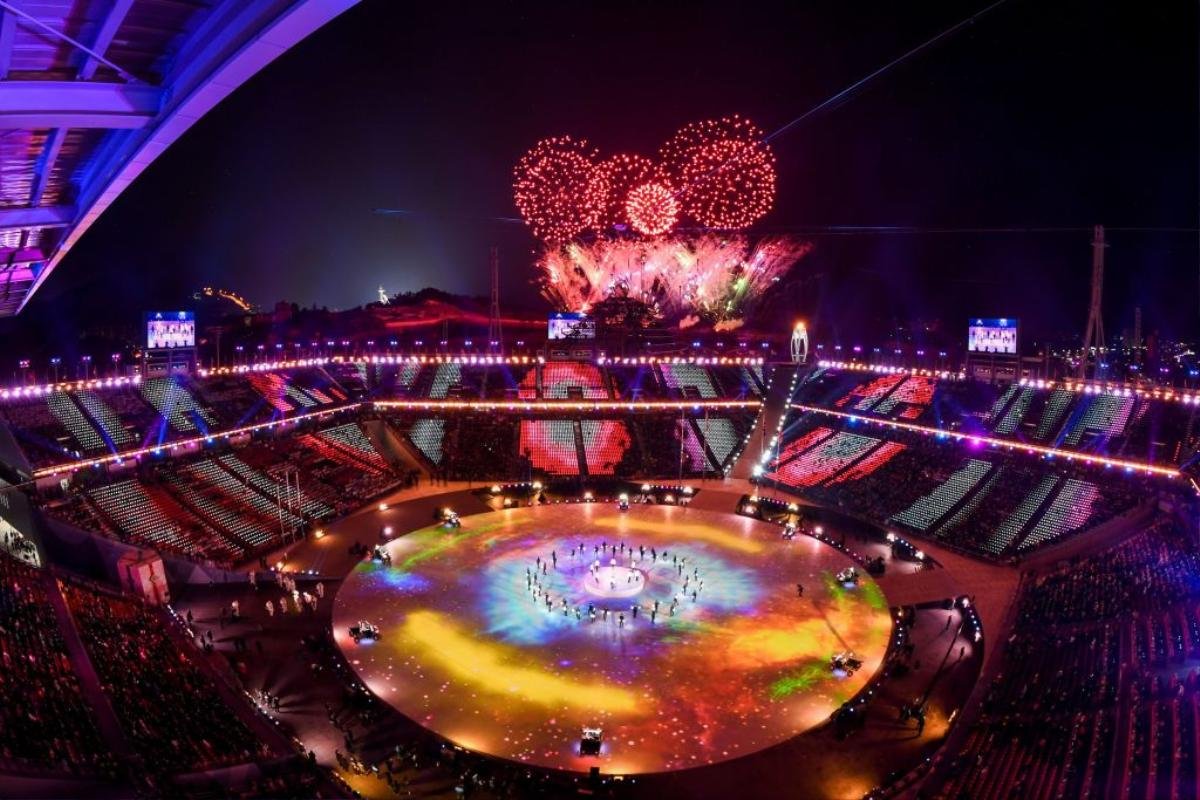 Chùm ảnh sân khấu lịch sử của EXO tại bế mạc Olympic: Có thể 'vi diệu' thế này sao! Ảnh 13