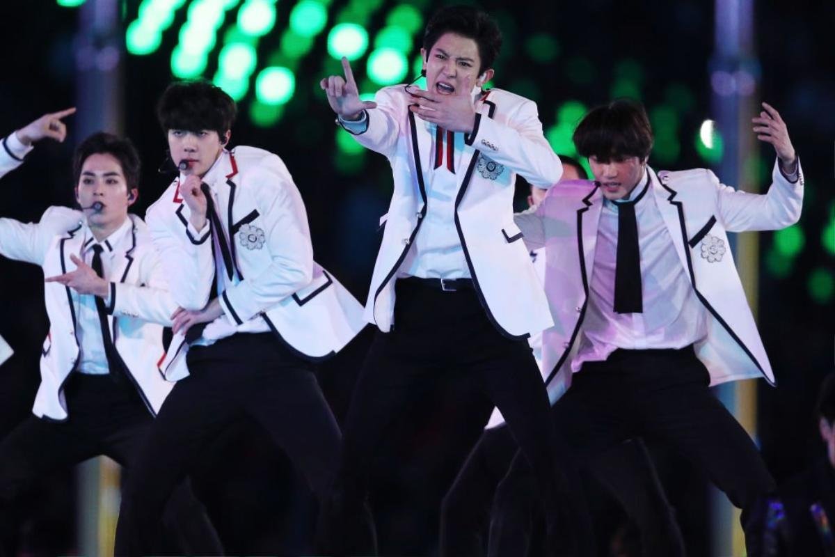 Chùm ảnh sân khấu lịch sử của EXO tại bế mạc Olympic: Có thể 'vi diệu' thế này sao! Ảnh 14