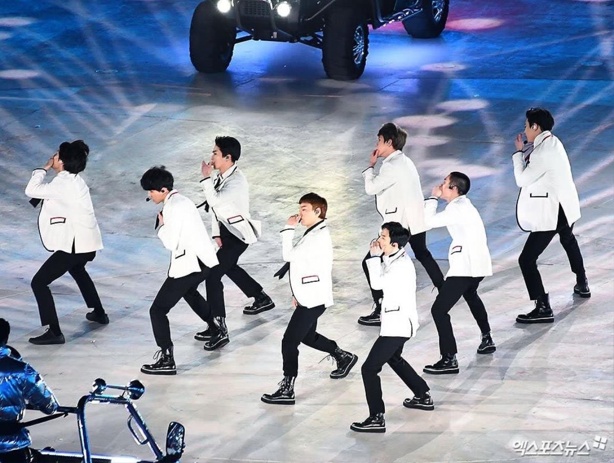 Chùm ảnh sân khấu lịch sử của EXO tại bế mạc Olympic: Có thể 'vi diệu' thế này sao! Ảnh 15