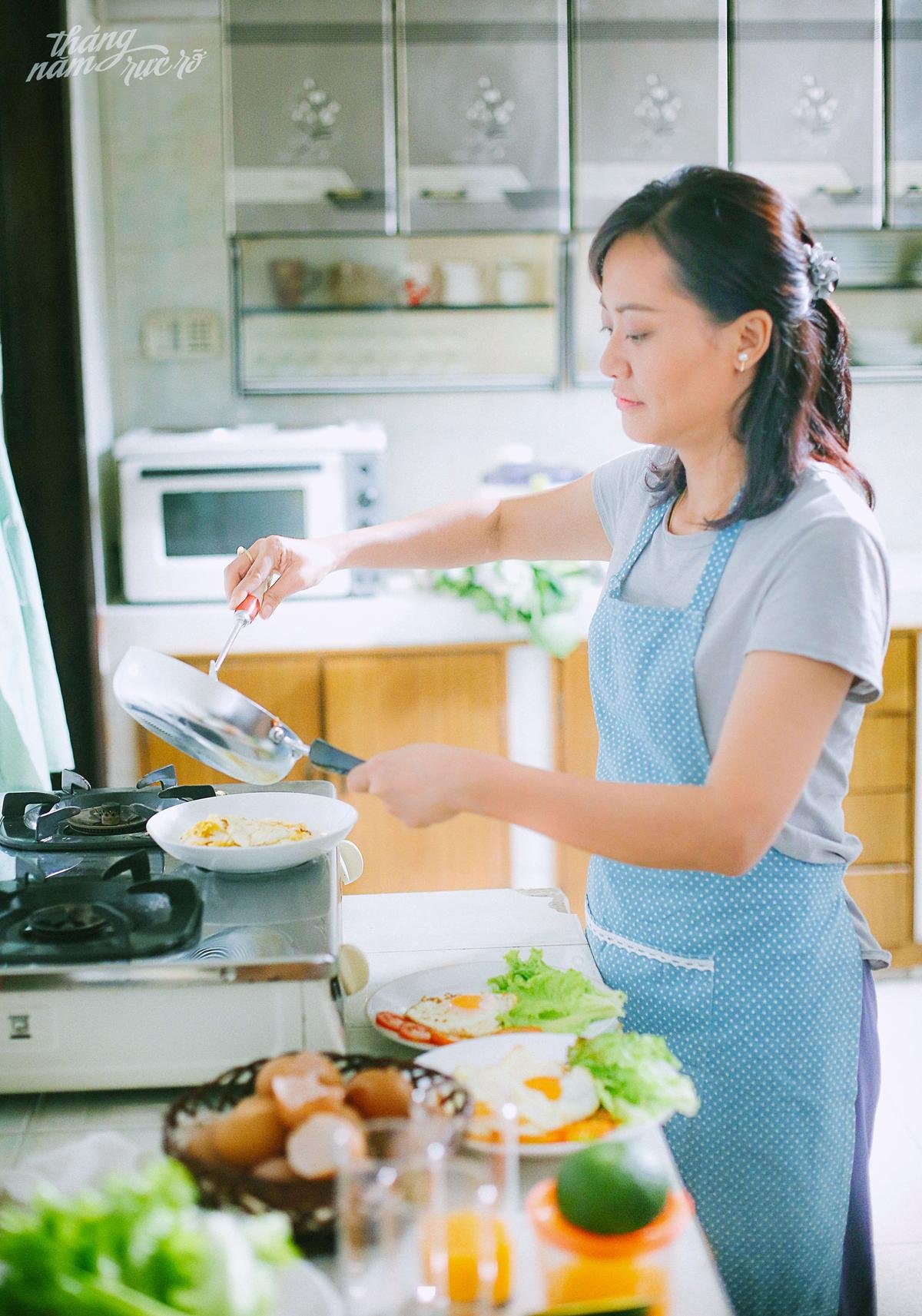 Hồng Ánh: ”Tháng năm rực rỡ' giống như đang kể lại thời thanh xuân của tôi và Dũng khùng' Ảnh 2