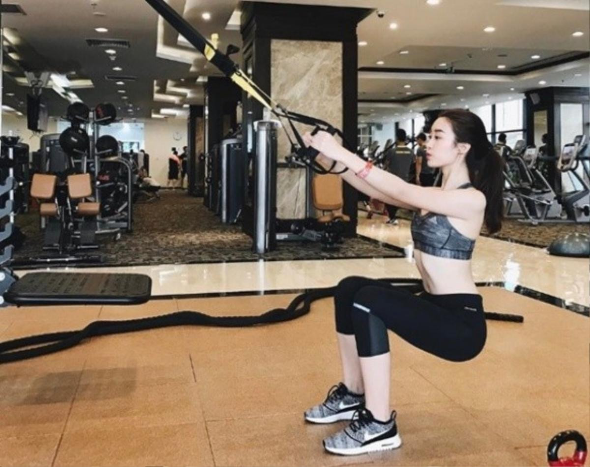 Đâu phải cứ khoét ngực mới sexy, diện đồ tập gym thôi, dàn sao Việt đã gợi cảm hết nấc! Ảnh 5