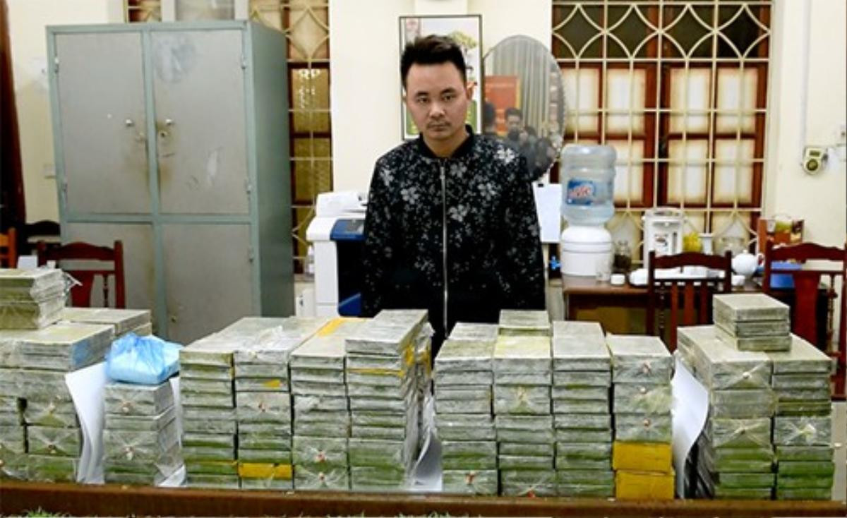 50 cảnh sát bao vây, truy đuổi hai kẻ vận chuyển 288 bánh heroin Ảnh 2