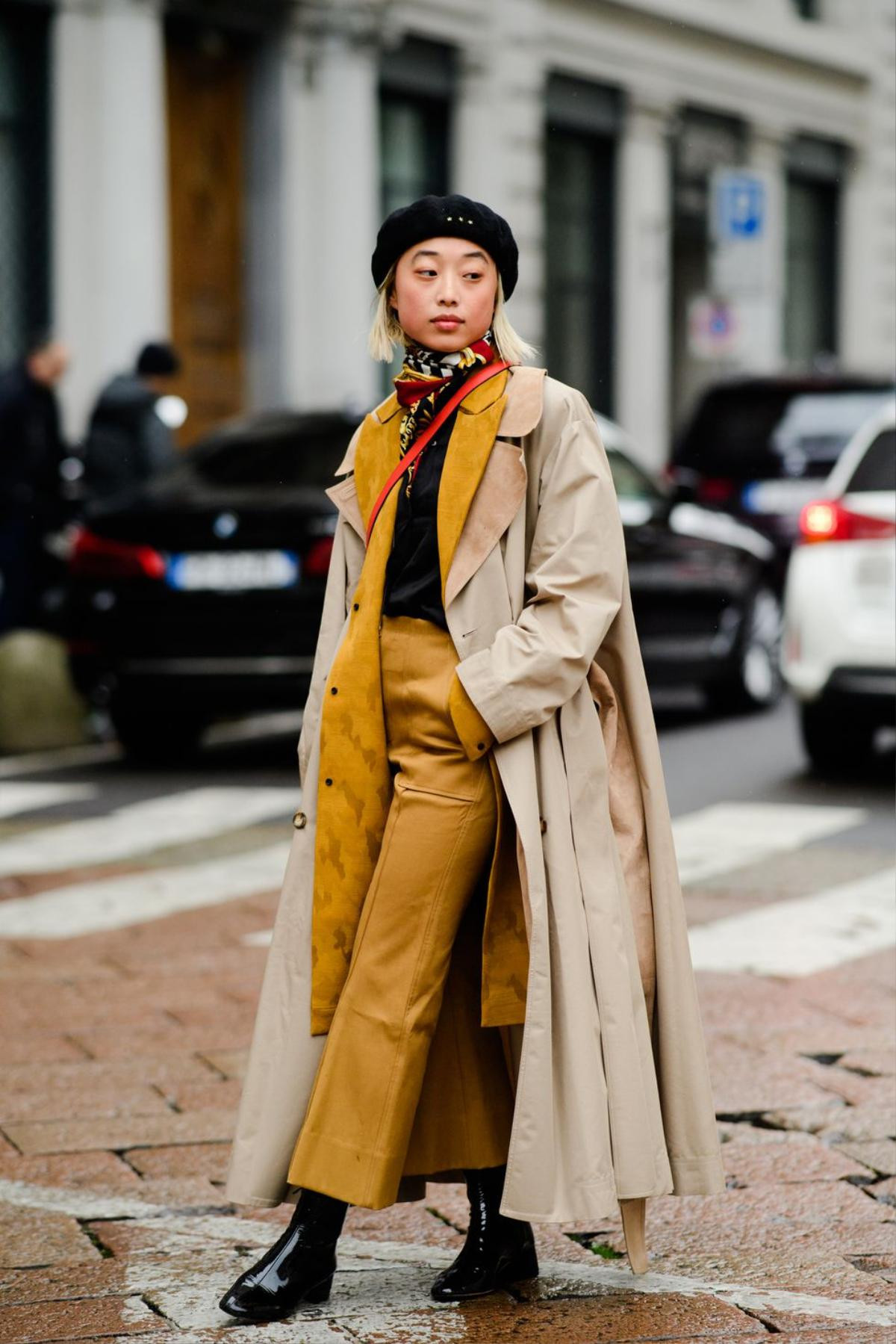 Streestyle tại Milan FW: Thời trang đơn sắc lên ngôi, váy áo kẻ sọc tiếp tục 'oanh tạc' Ảnh 23