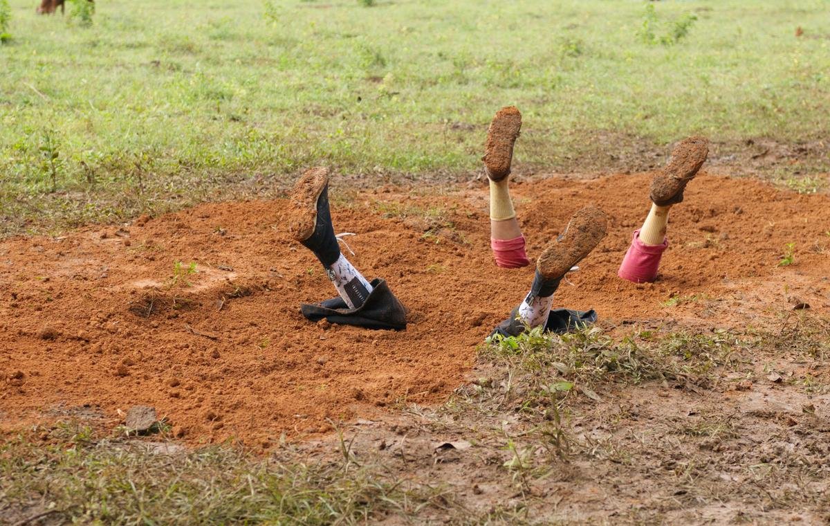 Kiều Minh Tuấn và Huy Khánh đánh cược với tử thần khi để Lý Hải chôn sống Ảnh 11