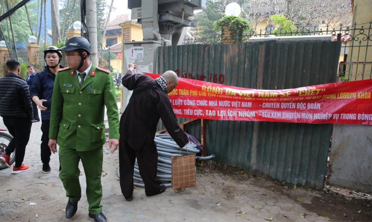 Cựu còi vàng Dương Mạnh Hùng bị công an 'tuýt còi': 'Tôi không làm xấu bóng đá Việt Nam' Ảnh 1