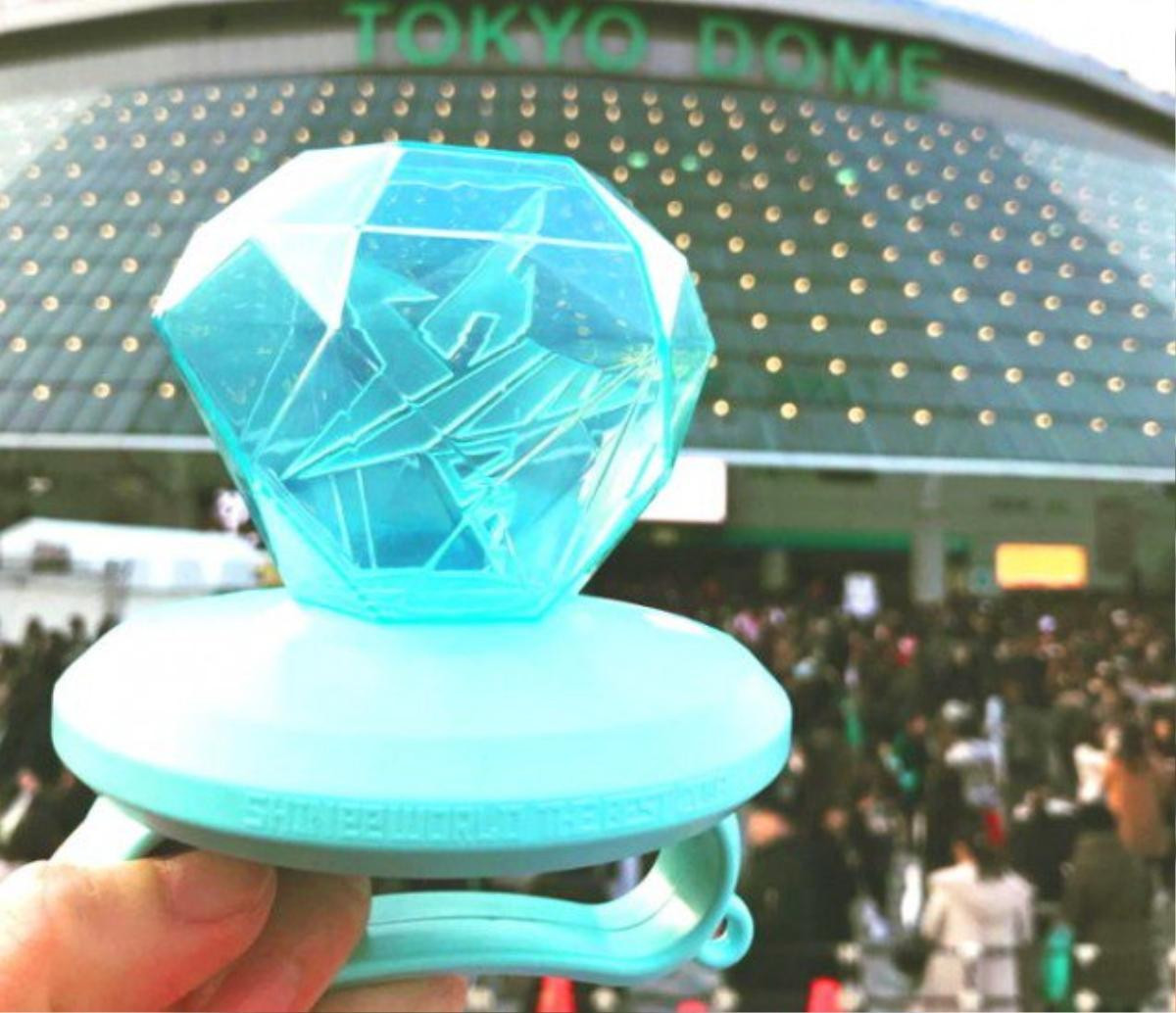 Đây là cách SHINee và fan Nhật tưởng niệm Jonghyun trong world tour Ảnh 1