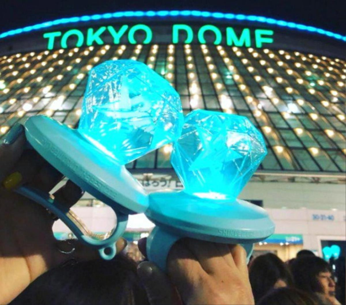 Đây là cách SHINee và fan Nhật tưởng niệm Jonghyun trong world tour Ảnh 6