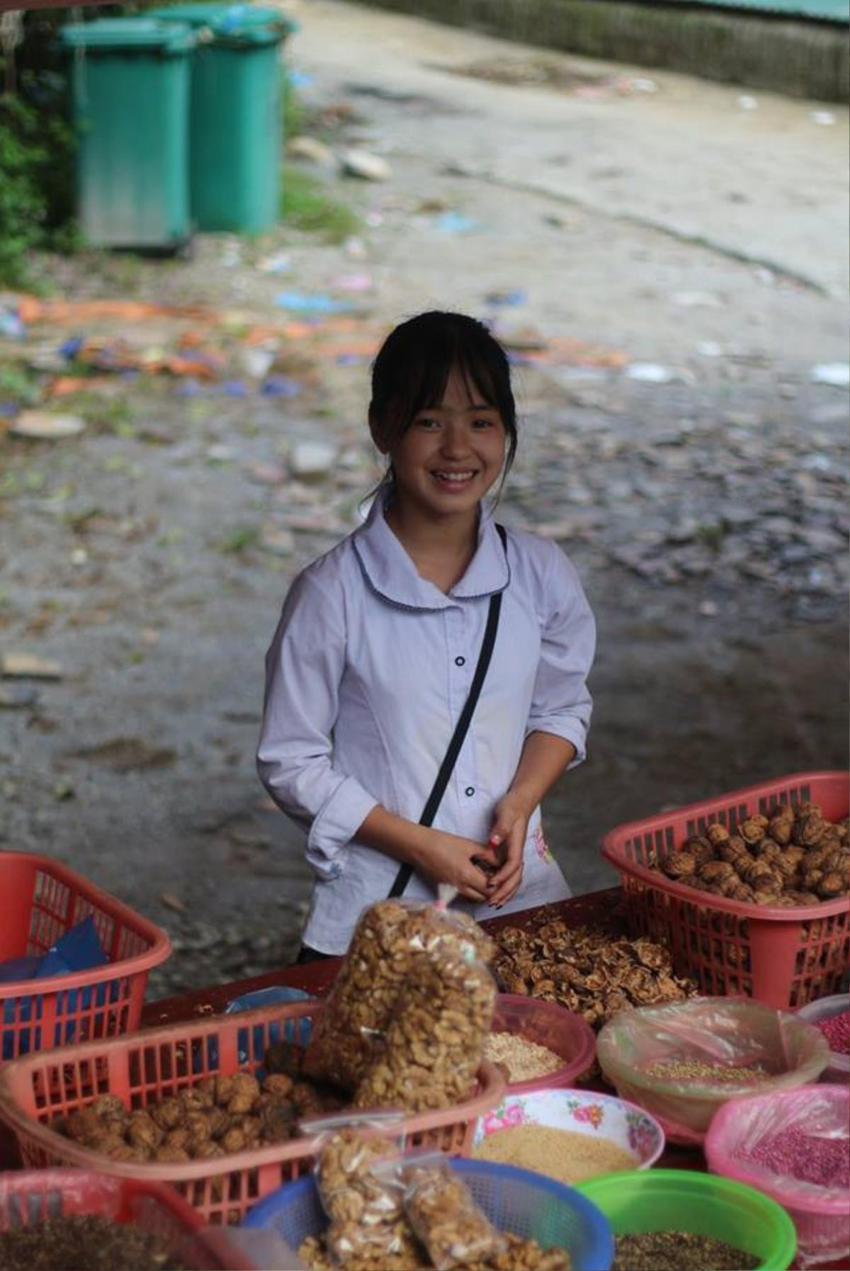 Thêm ảnh hồi xưa vô cùng dễ thương của nữ sinh Hà Giang bán hạt óc chó nổi tiếng nhất MXH hôm nay Ảnh 6